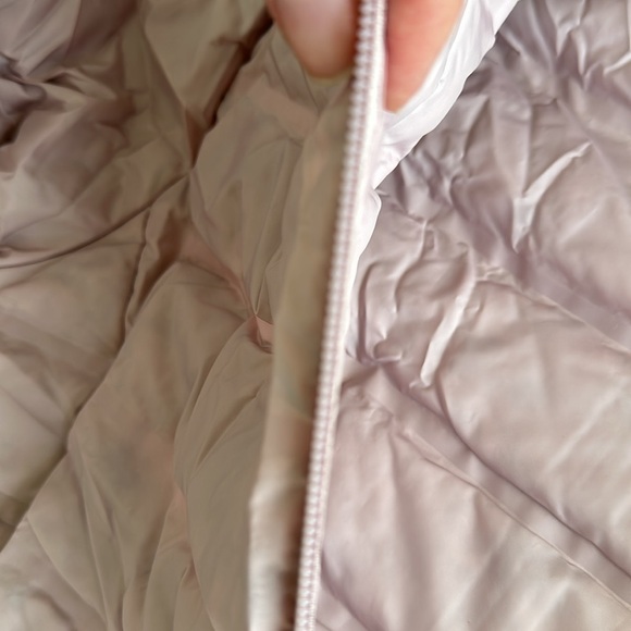Light feather jacket, Columbia size small like new - Picture 4 of 4
